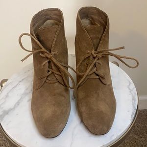 Via Spiga Camel Suede size 9 Booties